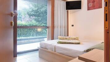 1 chambre, fer et planche Ă repasser, Wi-Fi gratuit, draps fournis