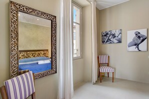 1 bedroom, iron/ironing board, free WiFi, bed sheets - Delightful Holiday Apartment Steps from the Port with Mountain Views (como)
