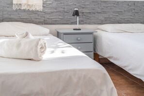 4 bedrooms, iron/ironing board, free WiFi, bed sheets