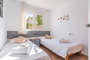 4 habitaciones, tabla de planchar con plancha y wifi gratis 