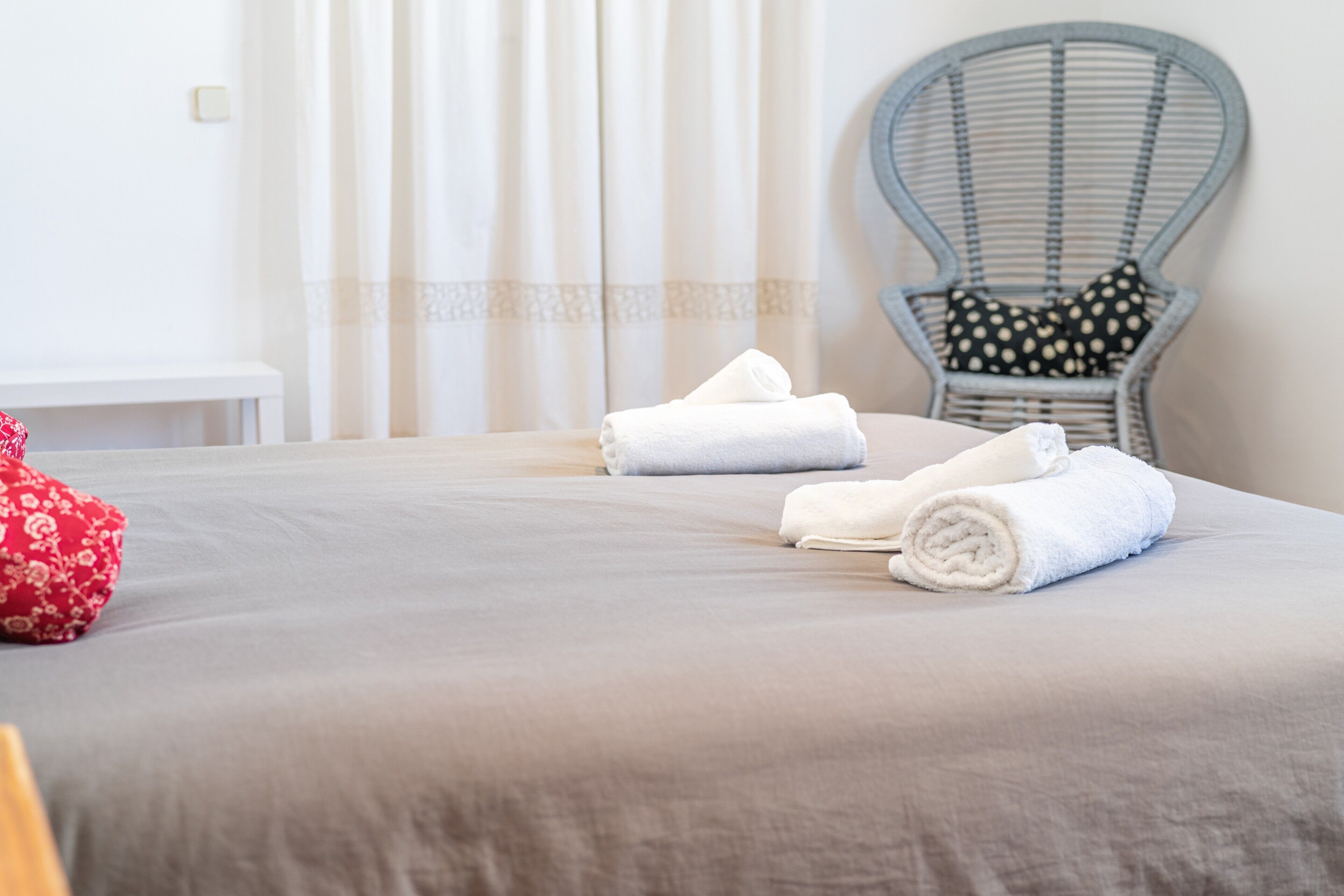 4 makuuhuonetta, silitysrauta/-lauta, ilmainen Wi-Fi, vuodevaatteet