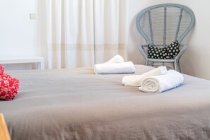 4 bedrooms, iron/ironing board, free WiFi, bed sheets - Holiday Home "Ana House" with Sea View, Wi-Fi & Terrace (CAN PASTILLA)