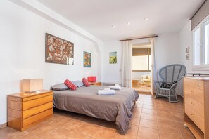 4 Schlafzimmer, Bügeleisen/Bügelbrett, kostenloses WLAN, Bettwäsche