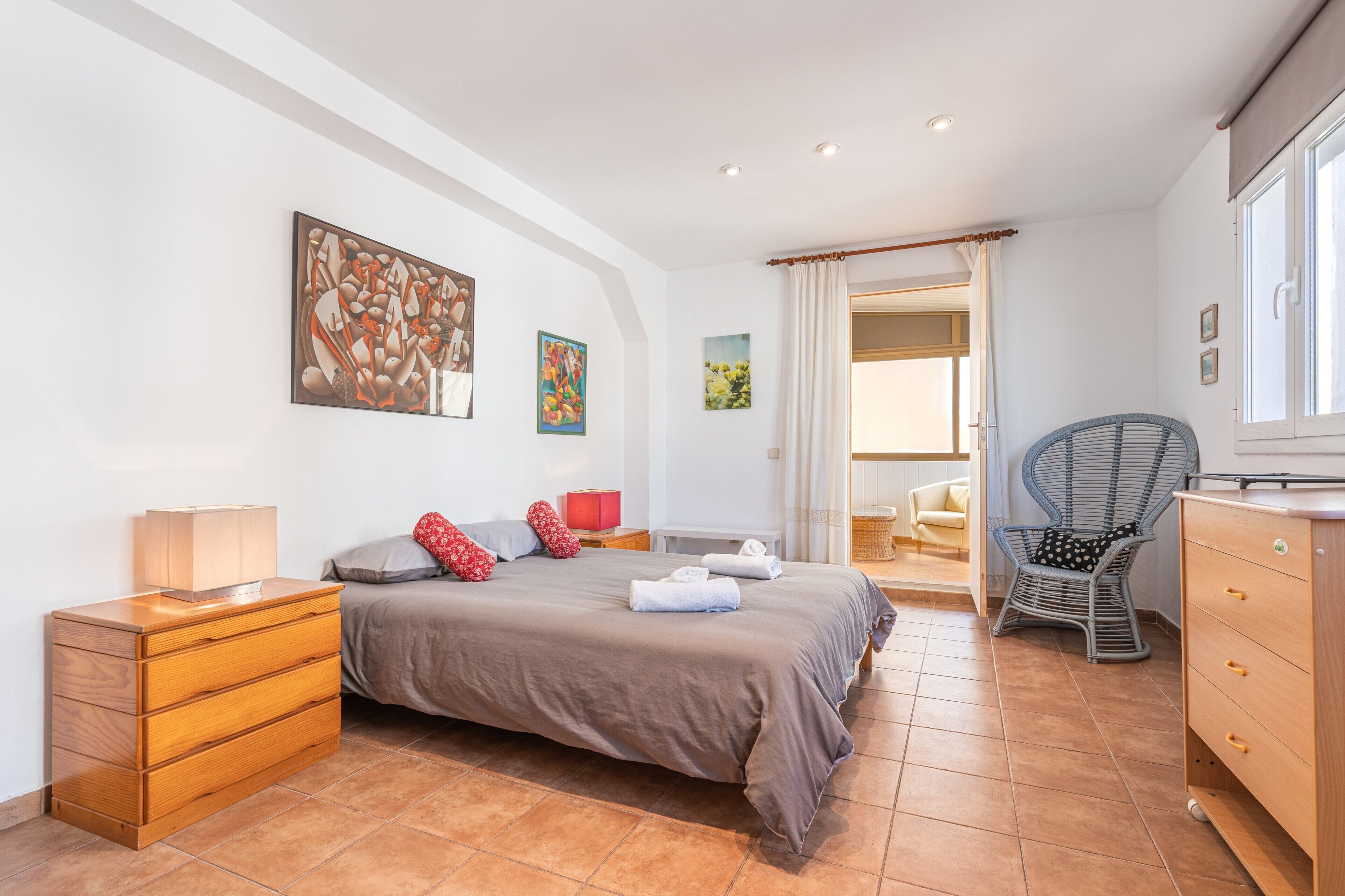 4 habitaciones, tabla de planchar con plancha y wifi gratis 