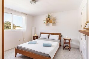 5 slaapkamers, een strijkplank/strijkijzer, gratis wifi, beddengoed