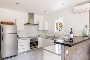 Frigorífic, microones, forn i placa de cuina 