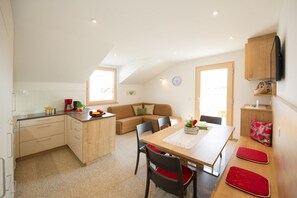 Dining - Attic Apartment "Kristallhof Bergblick" with Mountain View, Garden & Terrace (Kaltern)