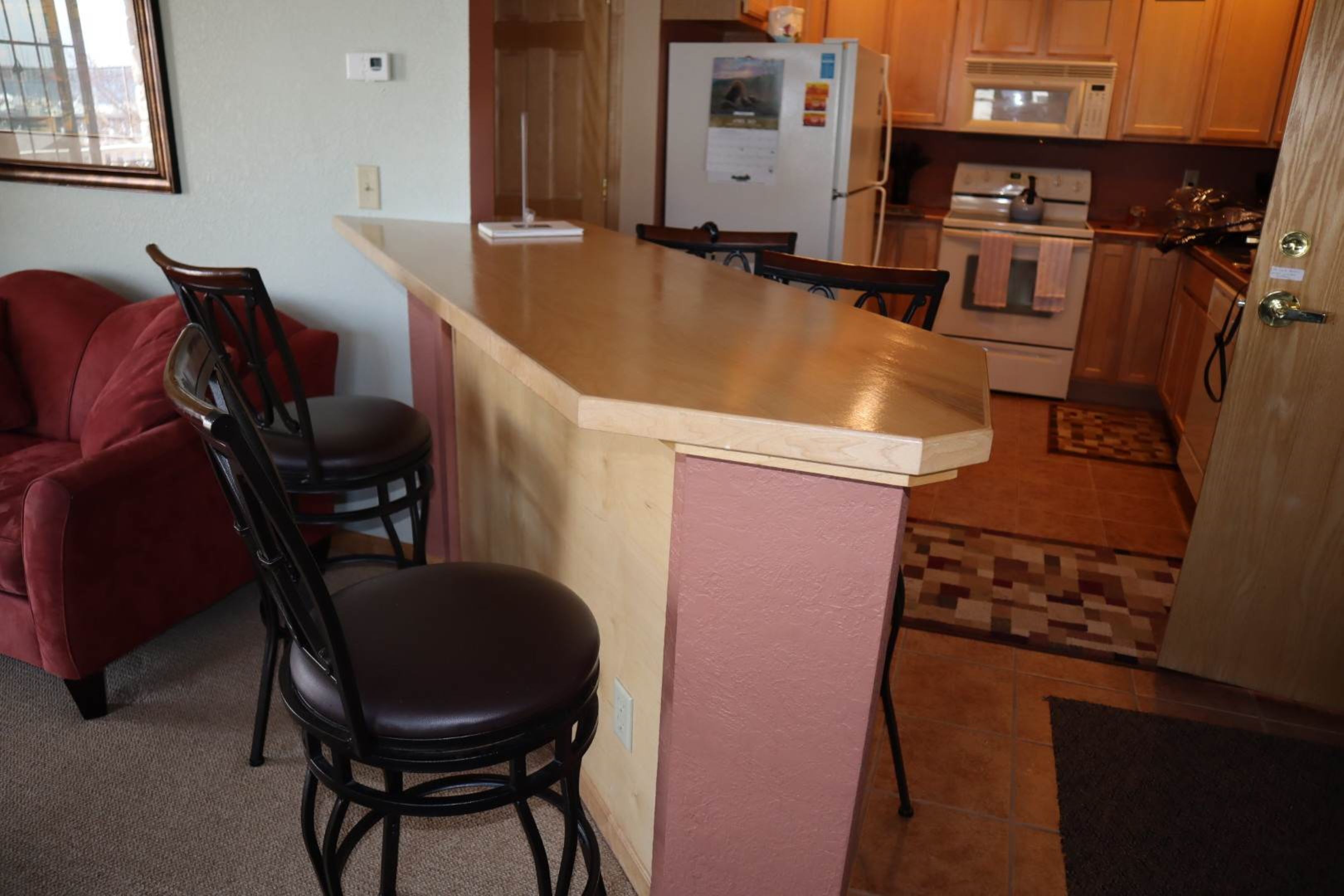 Views. Sleeps 8. Across from marina. Pet Friendly. Elevator