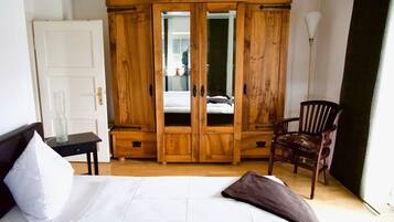 1 bedroom, iron/ironing board, internet, bed sheets