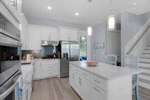 Kühlschrank, Mikrowelle, Geschirrspüler