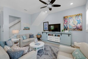 TV - *Pet Friendly | Community pool | Roof top deck | Steps to beach | Bike to shops, restaurants | Wi-Fi (Santa Rosa Beach)