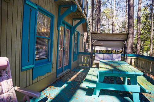 Pet friendly Wooded View Escape perfect place to make some memories!