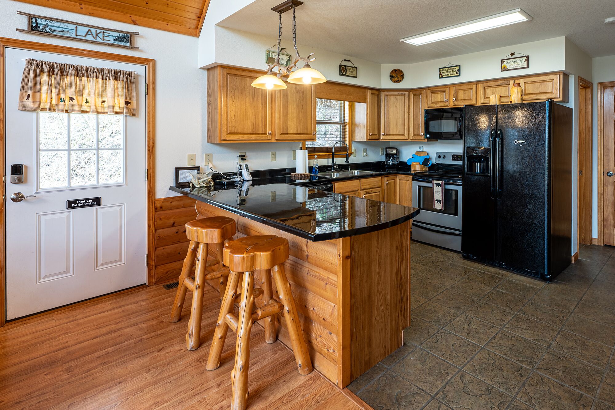 Ridgetop Lakeview - Bedroom Cabin on Lake Nantahala w/ Private Deck