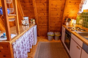 Fridge, oven, dishwasher, coffee/tea maker