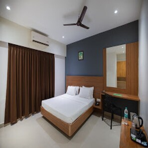 Executive Double Room | In-room safe, desk, laptop workspace, iron/ironing board - A K Residency (Tiruchirappalli)