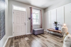 Interior - VNC BNB: Luxury Living for Groups & Families (Five Corners)