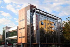 المنشأة من الخار ج