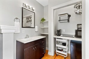 Fridge, microwave, stovetop, coffee/tea maker