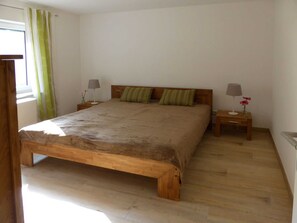 2 Schlafzimmer, Reisekinderbett, WLAN, Bettwäsche
