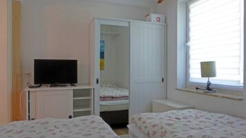 2 bedrooms, WiFi, bed sheets