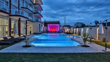 Outdoor pool, pool umbrellas, sun loungers