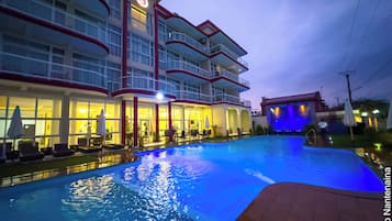Outdoor pool, pool umbrellas, sun loungers
