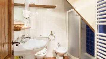 Dusche, Haartrockner, Bidet