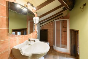 Een douche, een haardroger, een bidet