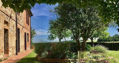 Wunderschönes Bauernhaus in sehr süßen Hügeln nur wenige Minuten von Siena