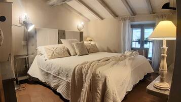 1 bedroom, desk, iron/ironing board, WiFi