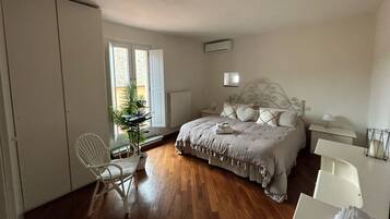 3 Schlafzimmer, BĂŒgeleisen/BĂŒgelbrett, WLAN, BettwĂ€sche