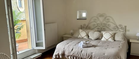 3 chambres, fer et planche à repasser, Wi-Fi, draps fournis
