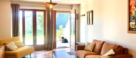 テレビ、卓球台