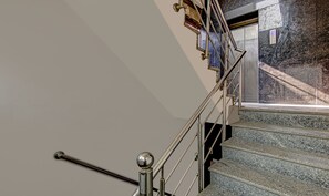 Staircase - Treebo TMS Residency (New Delhi)