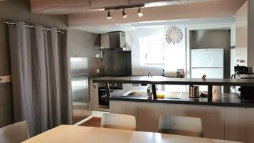 Réfrigérateur, micro-ondes, four, lave-vaisselle