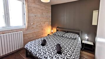 5 slaapkamers, een strijkplank/strijkijzer, reisbedje, wifi