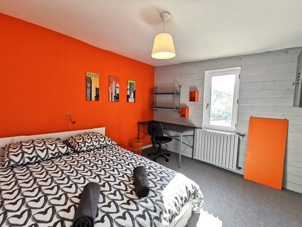 5 bedrooms, iron/ironing board, travel cot, WiFi