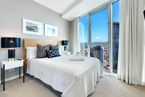 4 bedrooms, iron/ironing board, Internet, bed sheets