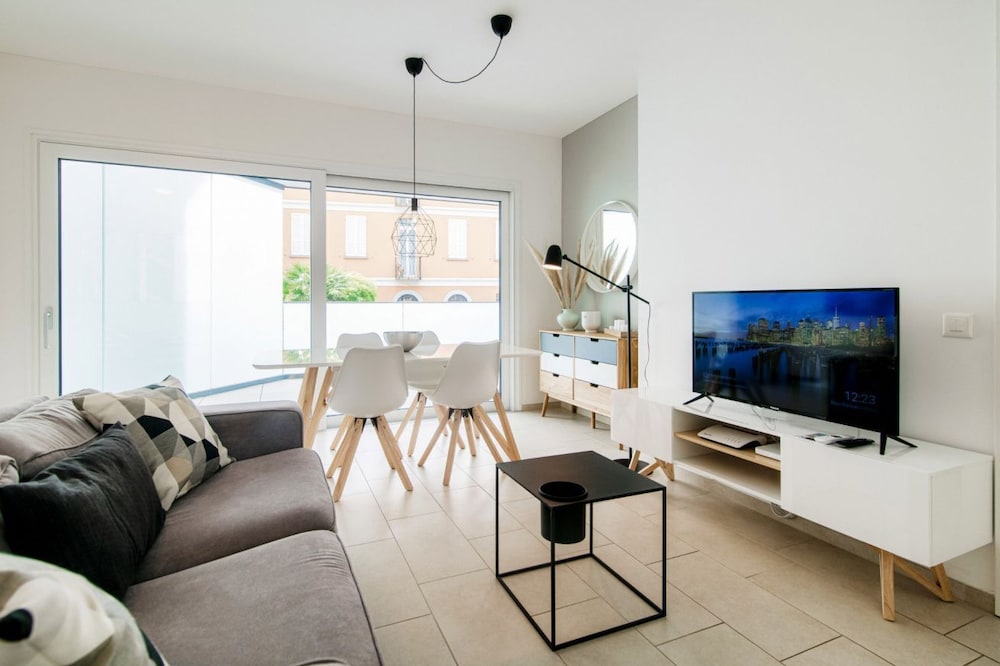 Two-room apartment with large terrace a stone's throw from the lake (BRISSAGO 3)