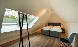 3 bedrooms, iron/ironing board, Internet, bed sheets