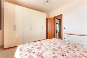 2 bedrooms, iron/ironing board