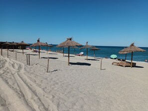 On the beach - ♥️Le Victoria's Beach Barcarès♥️Ménage Included/Private parking/Direct Sea 🏖️ (Le Barcarès)