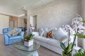 TV, fireplace, books - Villa Padangi by Perle di Puglia (Gallipoli)