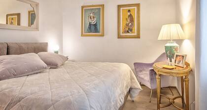 Maya Luxury Home - private garden for breathtaking view, nearby the centre