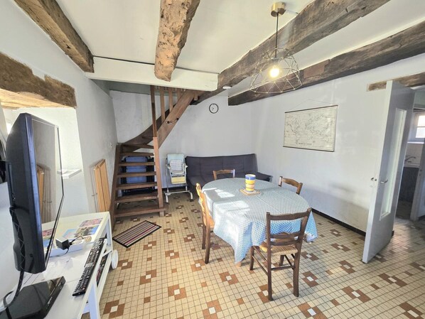 Dining - Charming Cottage in Quiet Village, Near Lalinde - Garden, Baby Equipment, Pet-Friendly (Saint-Marcel-du-Périgord)