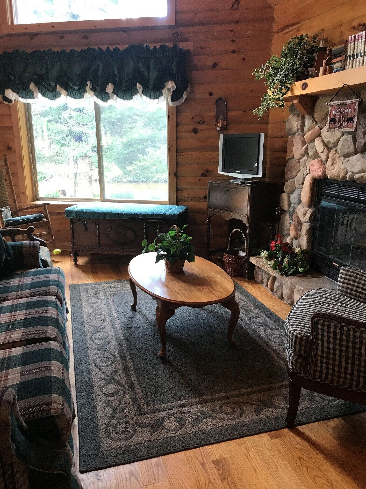 LOG CABIN ON STURGEON RIVER