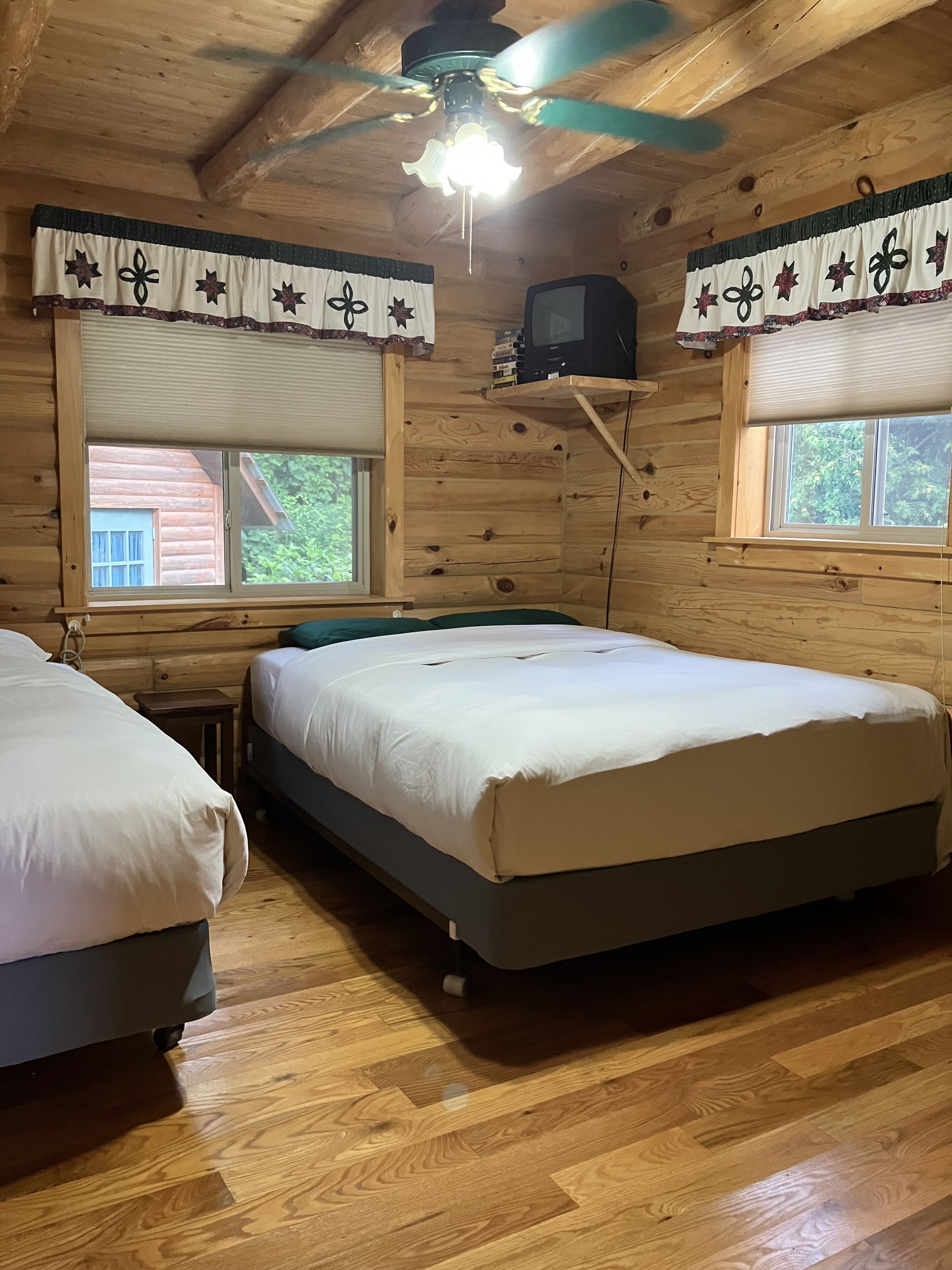 LOG CABIN ON STURGEON RIVER