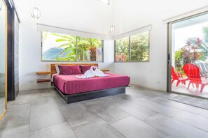 3 chambres, bureau, fer et planche à repasser, lit parapluie