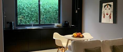 Appartamento | Area soggiorno | TV a schermo piatto 40 pollici con canali satellitari, TV