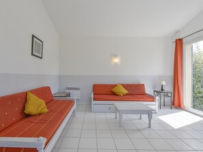 TV, ping pong - Résidence Sun hols - Les Rives du Lac (Saint-Saturnin-les-Avignon)